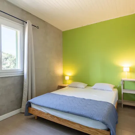 Avec Piscine Apartment
